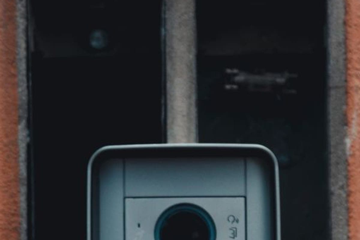 Video intercom unit at a building entrance